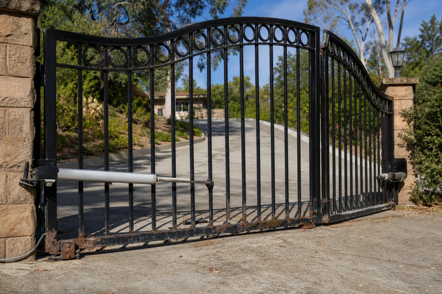 Top Signs You Need Gate Repair Service — Don’t Ignore These